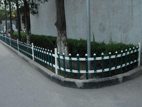 鋅鋼草坪護欄安裝案例